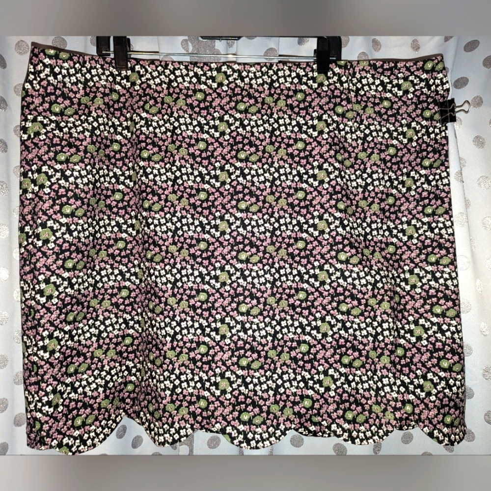 GLAMOROUS CURVE Floral Mini A-Line Skirt with Scalloped Hem 20 NWT - Picture 3 of 12